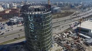 Мегастроеж от птичи поглед: Вижте как върви строителството на наклонената кула на "Цариградско шосе" (ВИДЕО)
