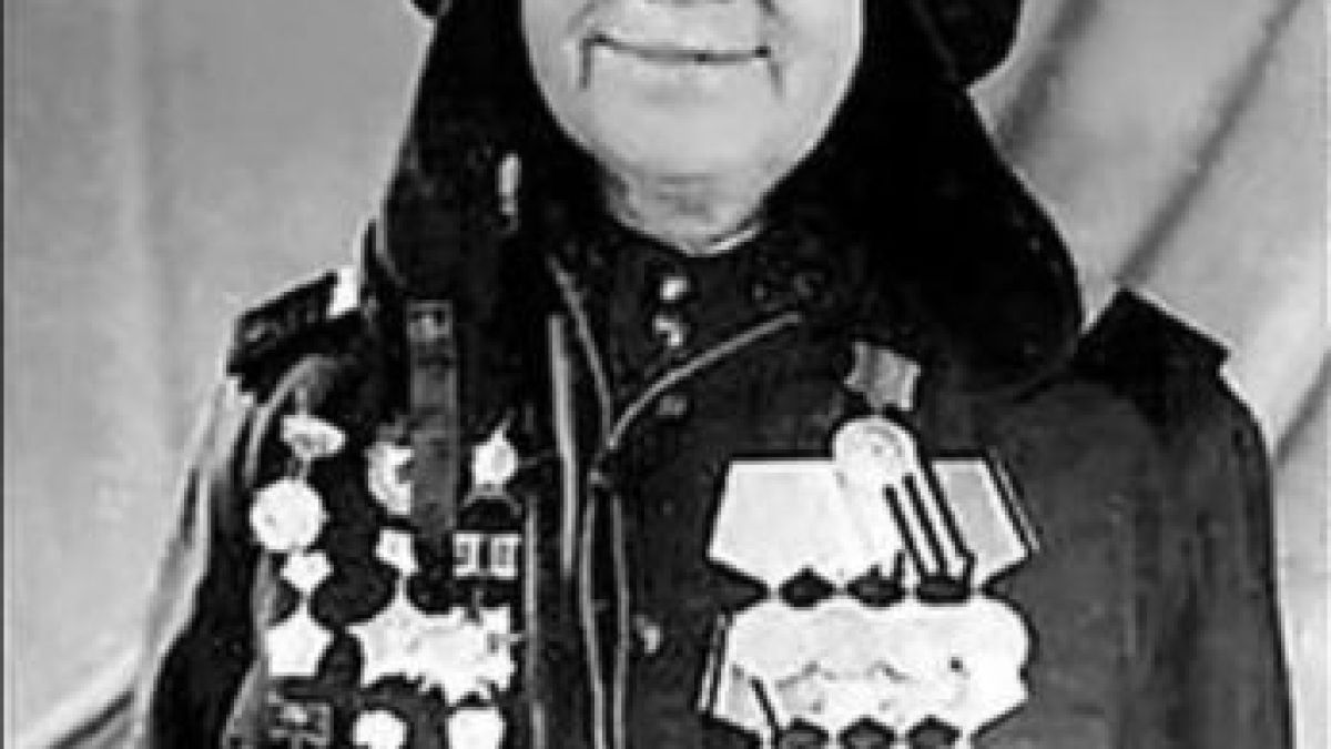 Разтърсващата история на Саша Мъжкараната, която години наред се преструвала на мъж, за да кара танк (СНИМКИ)