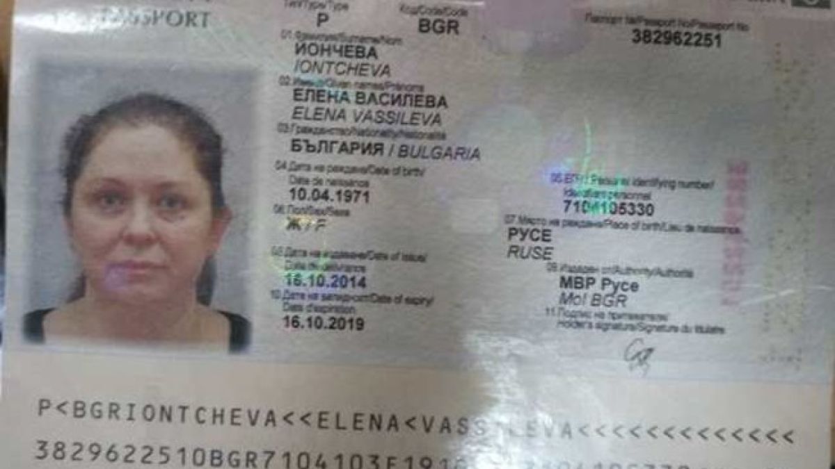 От последните минути: Разбра се коя е българската стюардеса, паднала от "Боинг 777" на "Емирейтс" (СНИМКИ 18+)