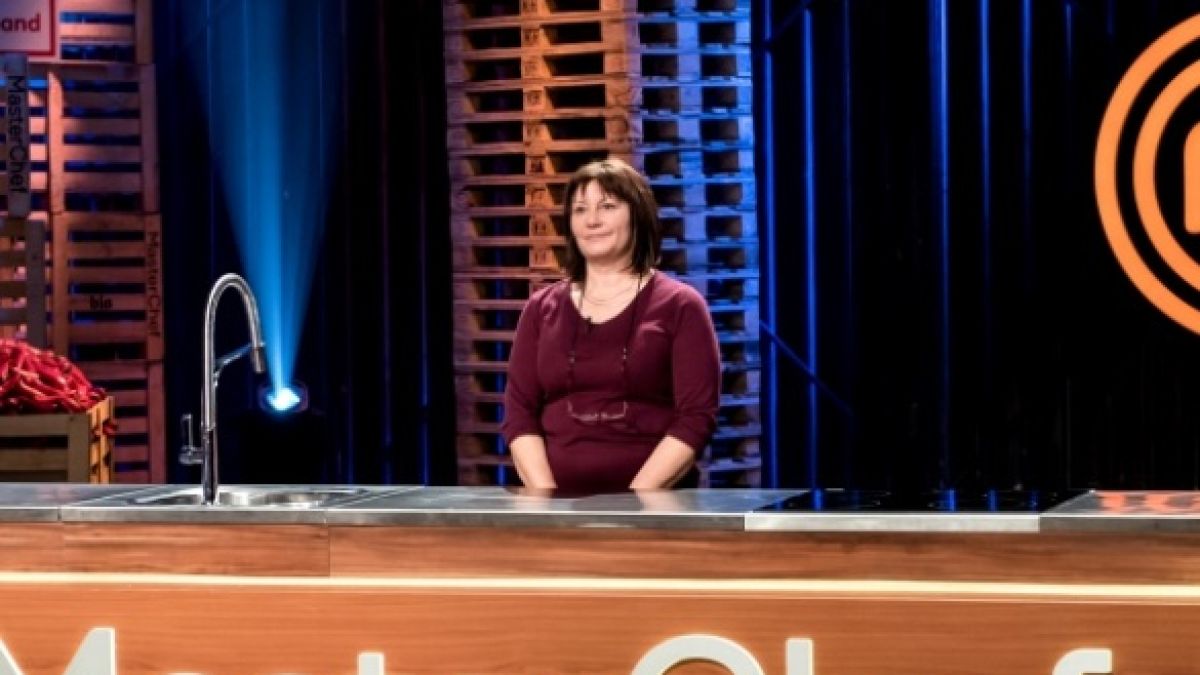 Шок: Първата изгонена от "Master Chef" имала фиктивен брак с джендър милионер в Белгия!