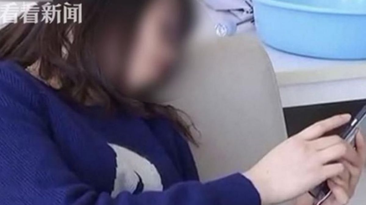 Жена получи удар, след като не пусна 20 часа телефона си