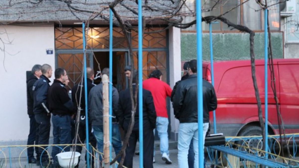 Покъртителни подробности за касапницата в Пловдив: Ради отрязал главата на жена си преди да си забие нож в гръкляна!