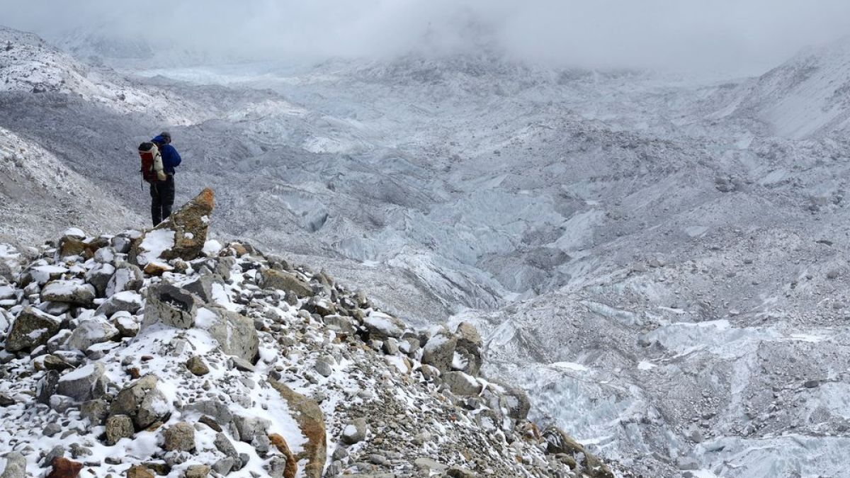 Позор! Да се качиш на Еверест и да оставиш 1000 тона боклук там 