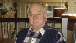 Извънредно! Скотланд Ярд обърна палачинката: Скрипал не бил отровен с бинарен газ в пицарията, а с...