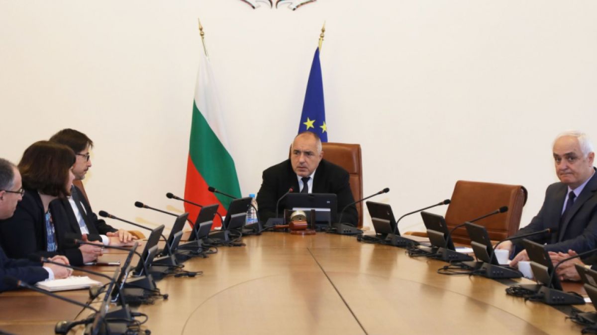 Борисов обясни защо пътищата са осеяни с дупки и разпореди... 