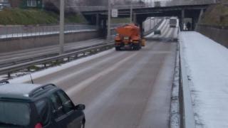 Зимата се завърна! Поледица блокира Русе, докато във Враца...