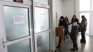 Пловдивчанка отиде да извади лична карта на сина си, но остана крайно изненадана от чиновниците 