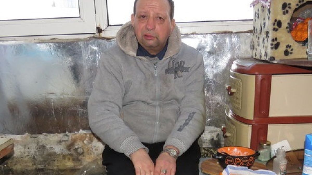 Тъжна участ! Доверчив бургазлия подписа документ, даден от брат му, ето в каква мизерия живее сега (СНИМКИ/ВИДЕО)