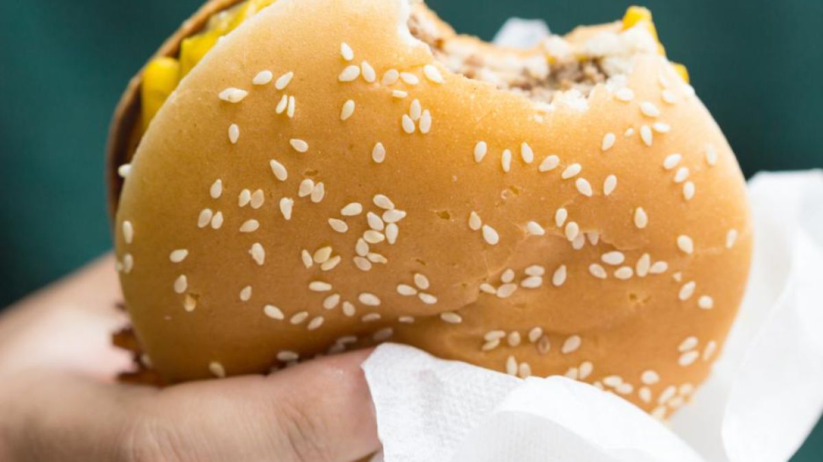 Защо хамбургерите от McDonald’s не се развалят? (ВИДЕО)