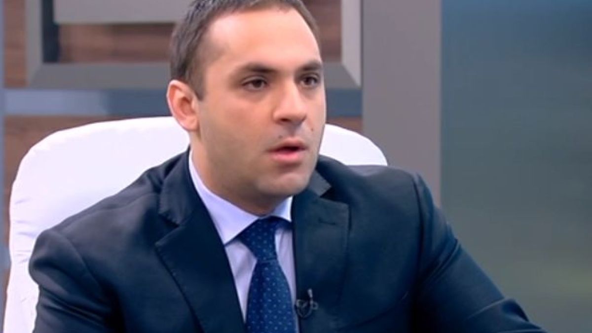 Хекимян се опита да притисне министър Караниколов за важни сделки, но сам се оплете и показа невежество