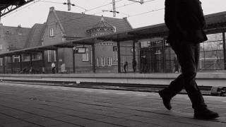 И това го има! Данъчен си смени пола, за да получава пенсия