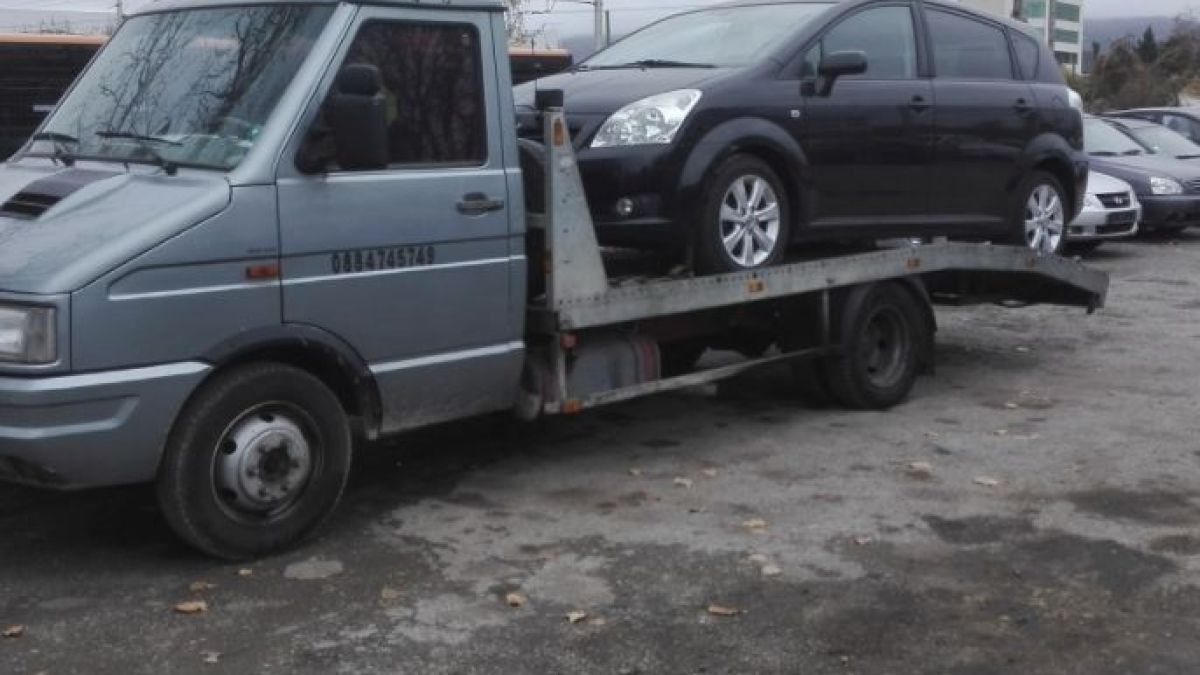 Исус опита да отмъкне чужда кола с "репатрак", но собственикът го хвана в крачка и... 