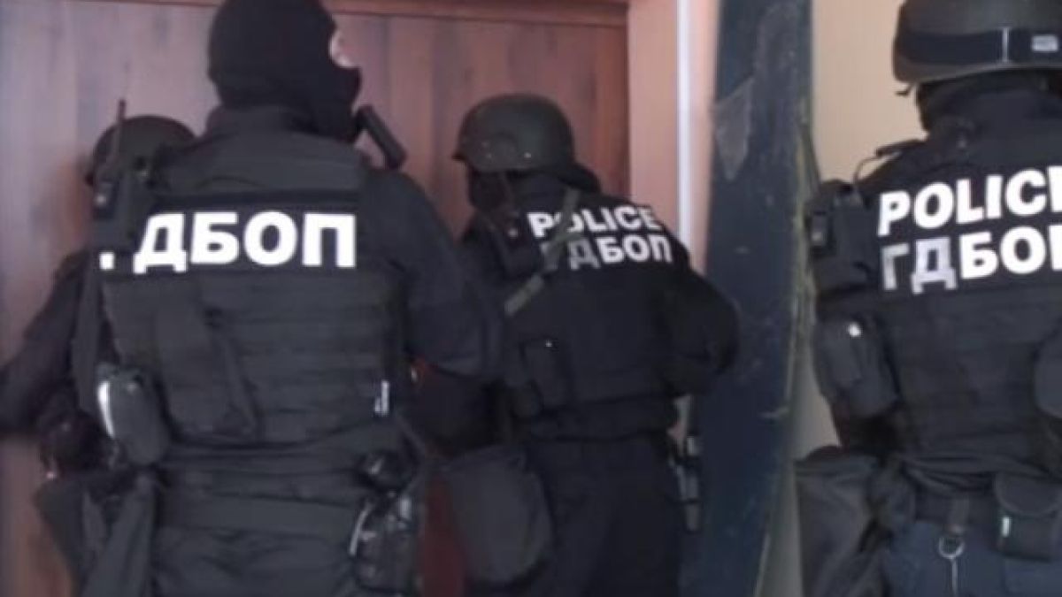 Извънредно в БЛИЦ: ГДБОП и ФБР арестуваха сериен педофил във Велико Търново!