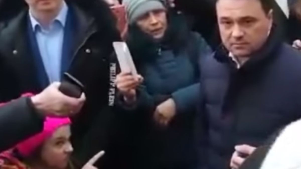 Момиченце "отряза" главата на московския губернатор (ВИДЕО)
