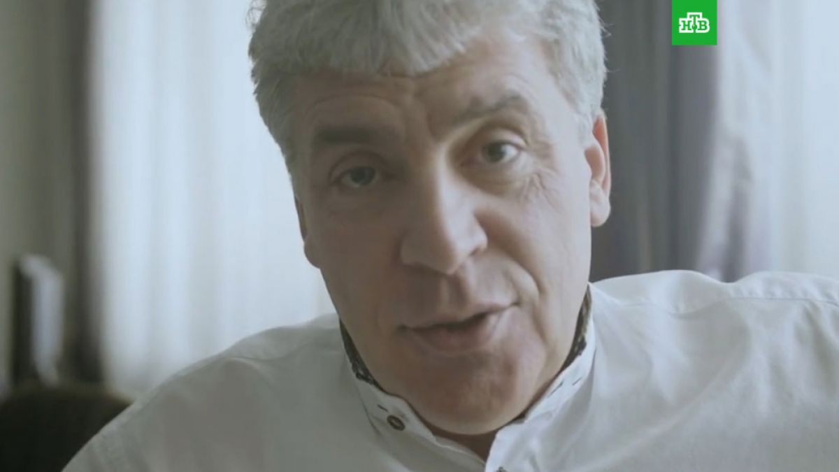 Провалилият се кандидат-президент на компартията на Русия си обръсна мустаците заради бас  (ВИДЕО)