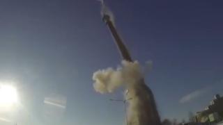 Зрелищно ВИДЕО! 200-метрова кула се сгромоляса в центъра на Екатеринбург след експлозия 