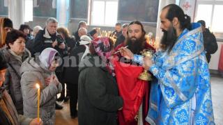 Извеждат питомците на отец Иван от Добридолския манастир