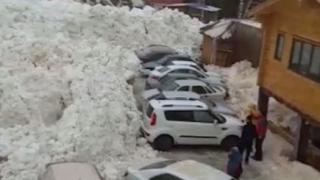 Туристи отидоха в зимен курорт и стъписани заснеха това на ВИДЕО
