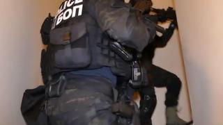 Пуснаха ВИДЕО на акцията на ГДБОП срещу разбитата банда, заграбила с измами много апартаменти в София