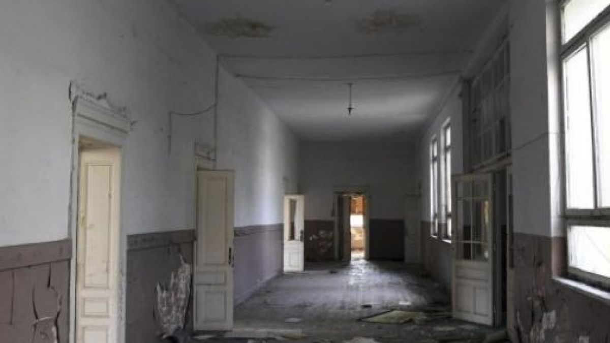 Англичани купиха само за 25 бона старото школо в село Левка. Това, което се случи след 3 години, ще ви накара да настръхнете! (СНИМКИ)