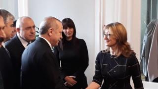 Екатерина Захариева публикува интересни СНИМКИ от двореца в Евксиноград