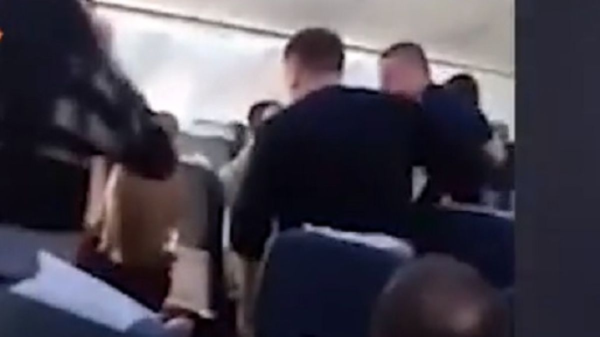 Задържаха пиян като кирка пътник на борда на самолет 