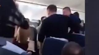 Задържаха пиян като кирка пътник на борда на самолет 