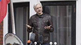 Това ли е краят на WikiLeaks? И Еквадор посече Асанж   