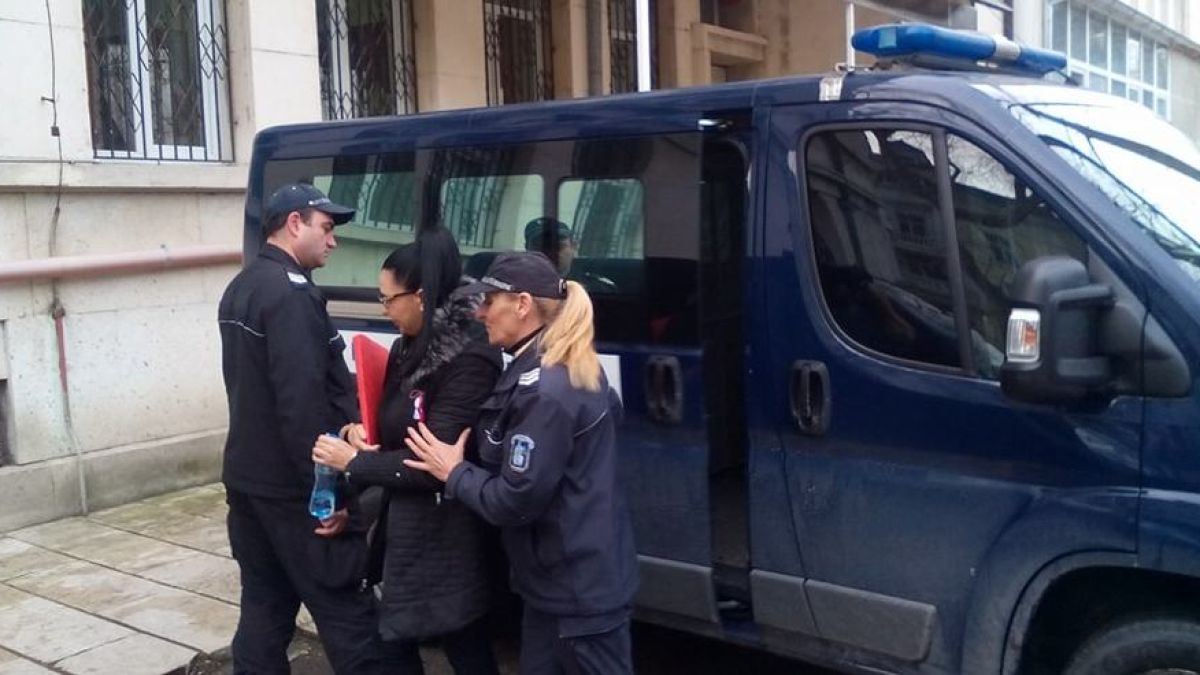 Пак докараха Анита Мейзер в съда, ще бъде разпитван разследващ полицай