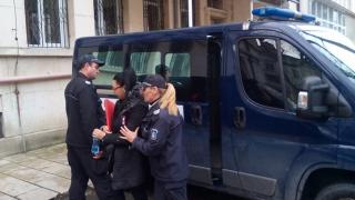 Пак докараха Анита Мейзер в съда, ще бъде разпитван разследващ полицай