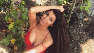 Тотална излагация: Мегз лъсна по зърна от Тайланд (СНИМКА 18+)