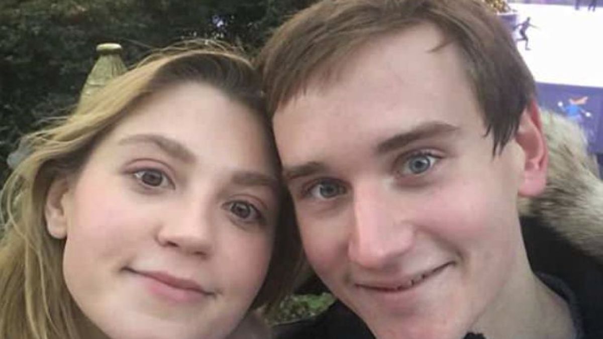 Скандална студентка от Оксфорд, наръгала любовника си на първа среща, се загаджи със сина на руски олигарх (СНИМКИ)