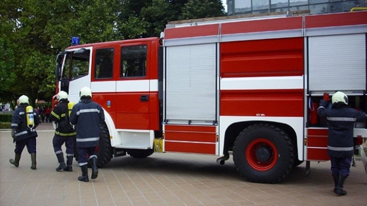 Извънредно и първо в БЛИЦ! Огнен ад в "Студентски град" в София, има пострадал полицай (СНИМКИ/ВИДЕО)