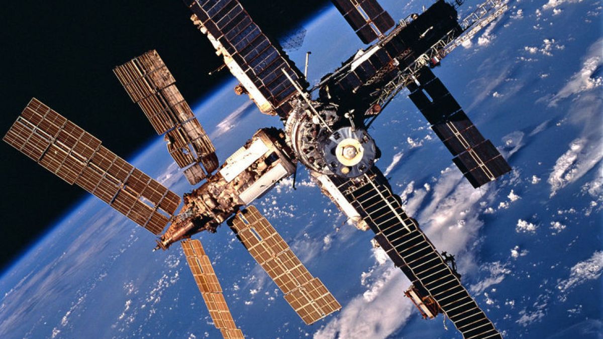 Остават броени часове до сгромолясването на чудовището от Космоса, заплашващо и България! Очаква ни огнен дъжд!