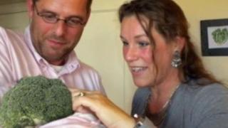 Шок! Вегани не искат дете от плът и кръв, осиновиха си ... броколи