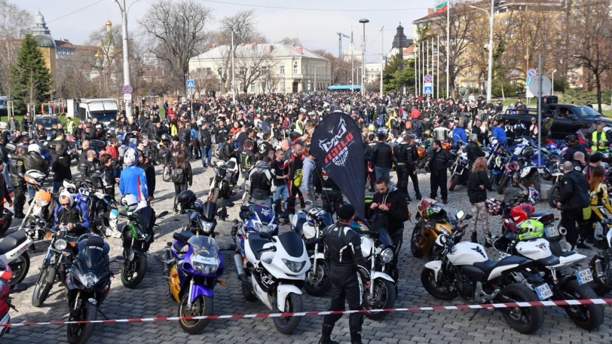 Първо в БЛИЦ! Наглост - рокерите парализираха Околовръстното шосе, окупираха и резиденция Бояна, възможни са сблъсъци!