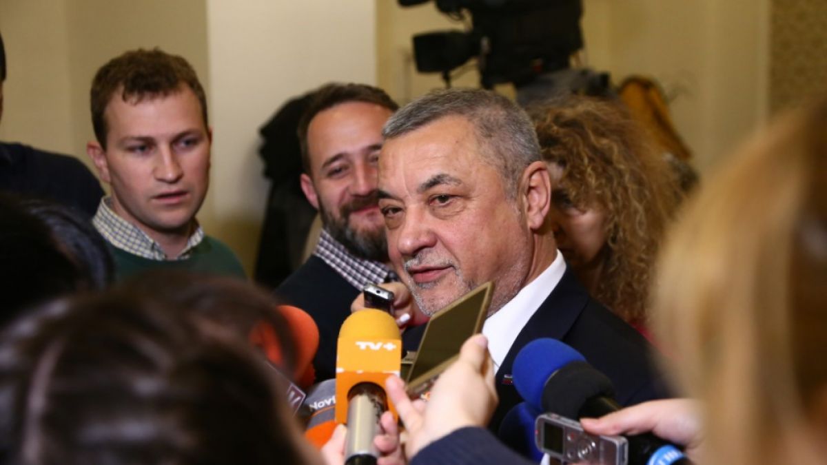 Валери Симеонов: Бъркате ме с Каракачанов – той да обяснява за Султанка Петрова