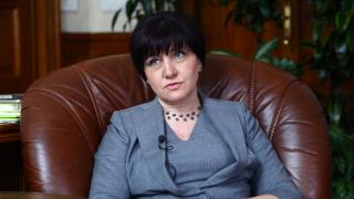 Караянчева и Валентин Радев отиват на крака в дома на Босия
