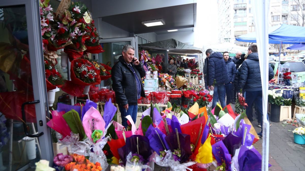 Не е за вярване с колко пари ще се нагушат цветарите за първия учебен ден