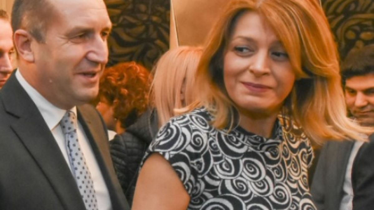 Радев дава прием за 24 май в Бояна, но жена му прикова погледите с този тоалет 