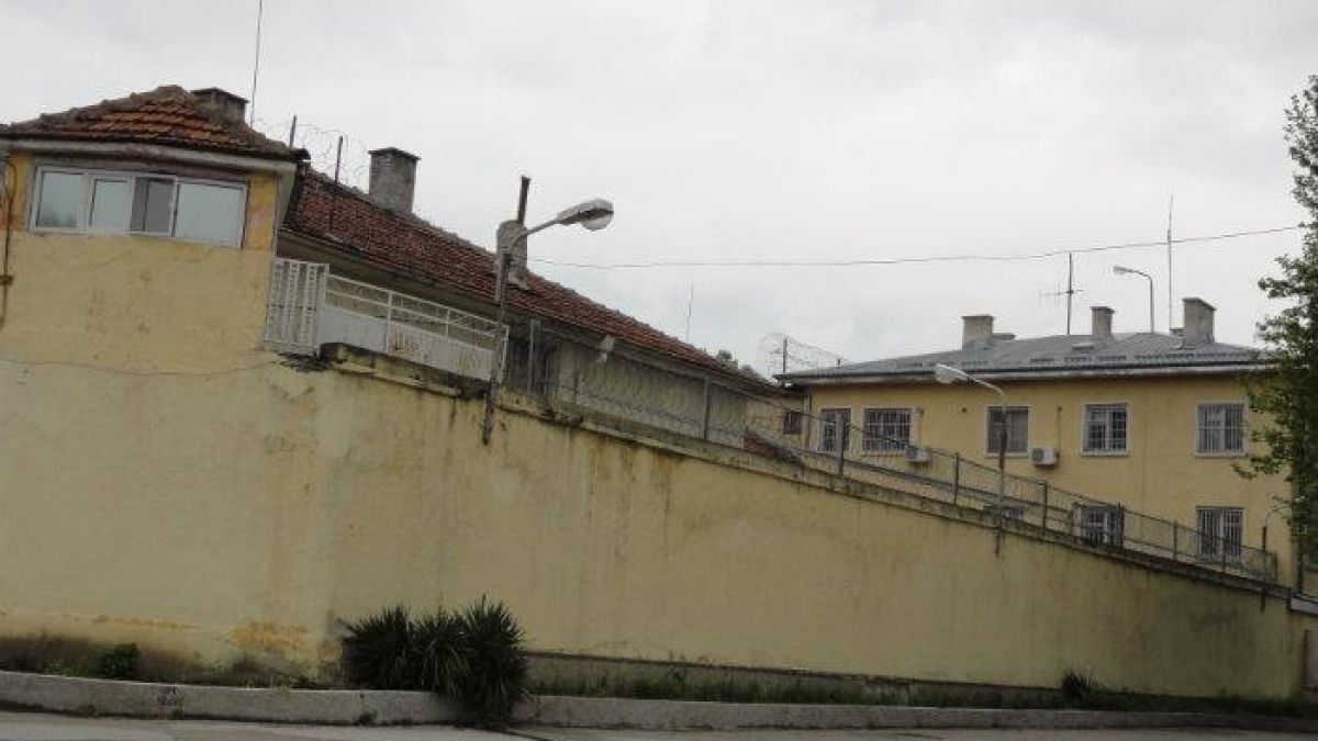 Първо в БЛИЦ! Гори затворът в Пловдив, евакуират пандизчи
