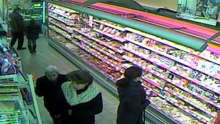 Виждали ли сте тези две крадли? Издирват ги в Пловдив (СНИМКИ)