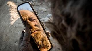 Заможен бездомник не се мие от 60 години, яде печено от умрели животни, но не боледува (СНИМКИ)