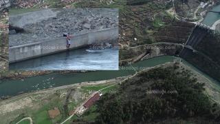 Връх на глупостта! Тийнейджър се хвърли под язовирната стена, за да спаси от удавяне … якето си! (СНИМКИ)