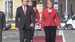 БЛИЦ TV: Румен Радев посрещна президента на Хърватия Колинда Грабар-Китарович (ВИДЕО)