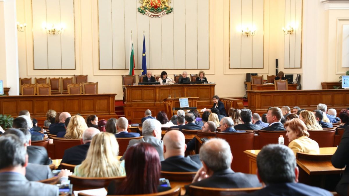 Парламентът решава за Закона за енергетиката
