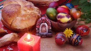 Спазват се древни традиции и обреди, замесва се богова пита и правим кръстен знак!