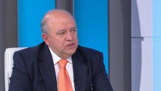 Ченгета спират Пелов, но той вади пистолет, обезоръжава ги и бяга с патрулката, разказва бивш полицейски шеф за жестокия убиец