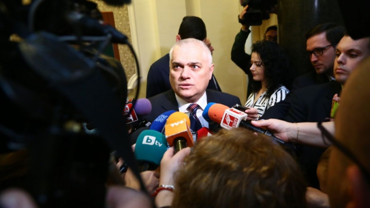 МВР министърът: Наказанията за гафа на летището не са еднакви, върнах ги