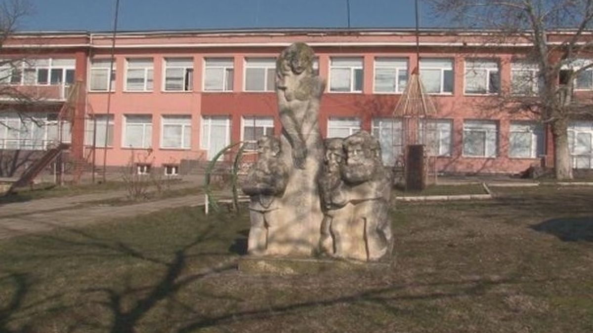 Баща от Роман реши да продаде дъщеря си за булка, тя избяга и пристана на друг, но после...